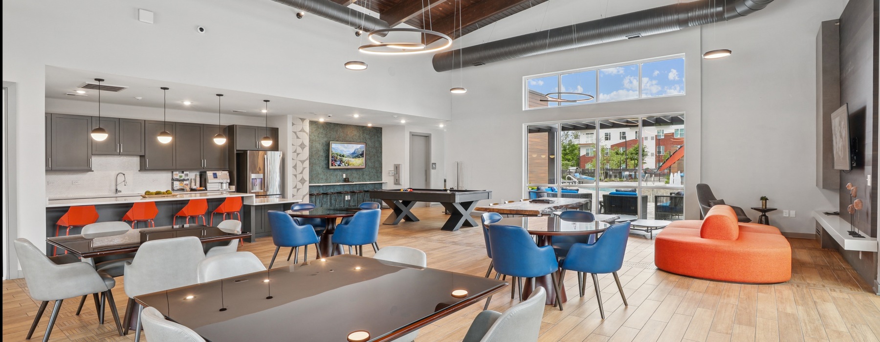 Coffee bar, resident lounge and clubroom 